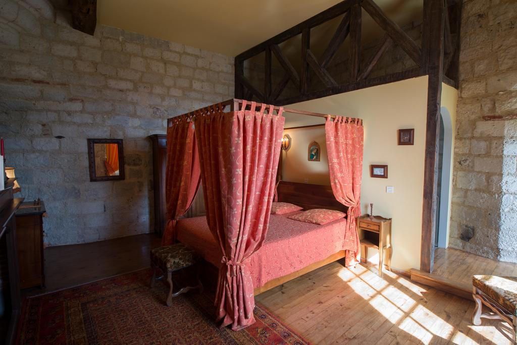 Chateau De Goudourville Villa Room photo